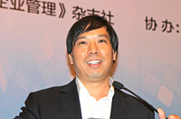 江蘇萬潤軟件科技有限公司總經(jīng)理熊德平做題為《充分準(zhǔn)備、長遠(yuǎn)規(guī)劃、科學(xué)架構(gòu)、果斷踐行》的演講