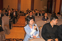 參會(huì)代表與演講嘉賓進(jìn)行互動(dòng)交流