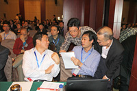 參會(huì)代表與演講嘉賓進(jìn)行互動(dòng)交流