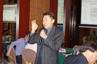 參會(huì)代表與演講嘉賓進(jìn)行互動(dòng)交流
