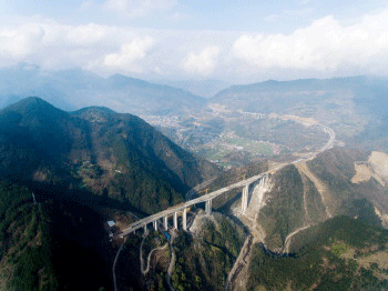 我國(guó)在建單跨最大連續(xù)剛構(gòu)橋——重慶萬利七分部龍駒特大橋成功合龍