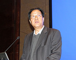 河南省工程建設(shè)協(xié)會(huì)常務(wù)副會(huì)長(zhǎng)邱秉珂致歡迎詞